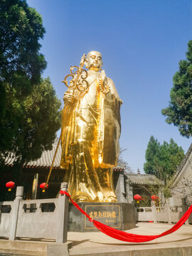 玄奘法师雕塑