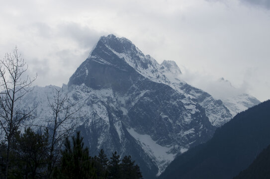 西藏雪山