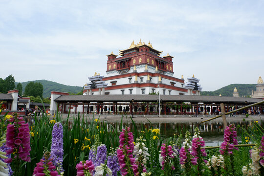 灵山大佛寺藏传宫殿建筑风景