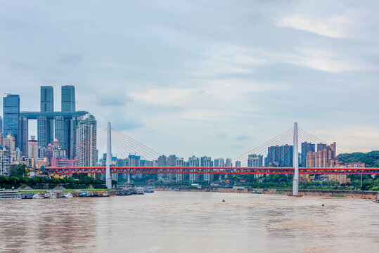 中国重庆东水门长江大桥风光