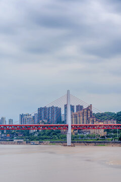 中国重庆东水门长江大桥风光