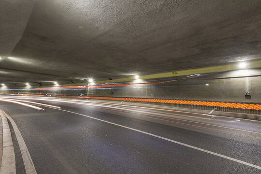 城市隧道路面灯光夜景