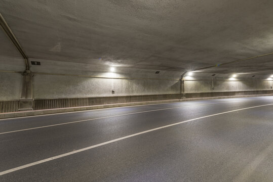 城市隧道路面灯光夜景