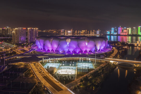 杭州奥体中心体育馆夜景