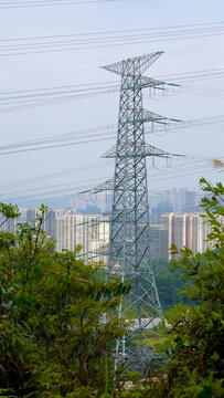 电线塔高压线城市建筑