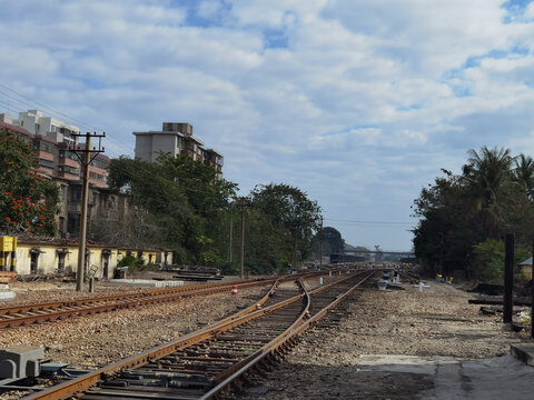 东方八所铁路