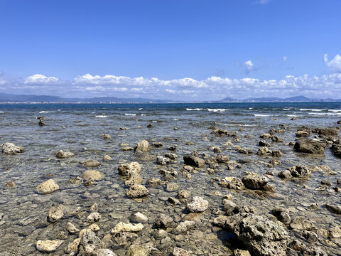 礁石海滩