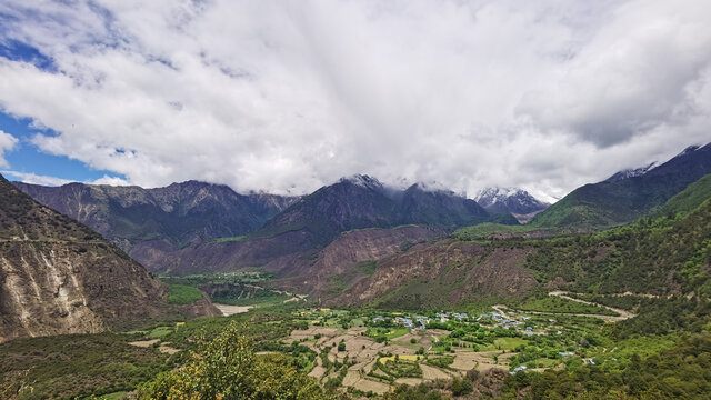 雅鲁藏布大峡谷