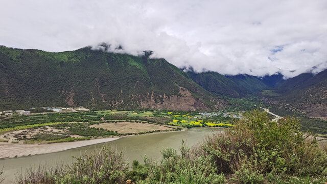 雅鲁藏布大峡谷