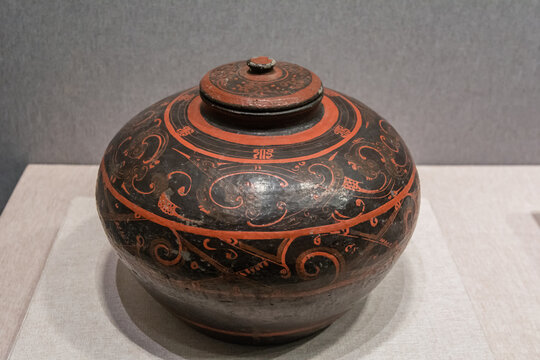 汉代漆衣陶瓮