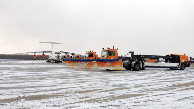 沈阳机场除雪作业