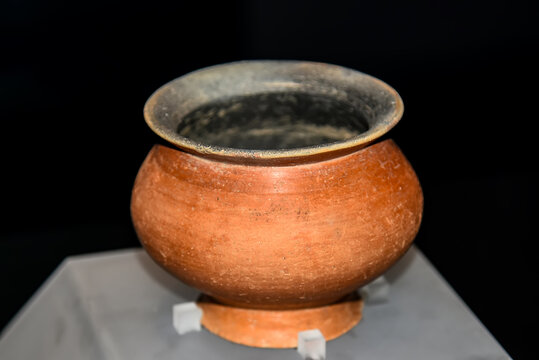 新石器红陶罐