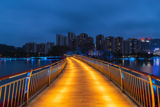 南沙凤凰湖公园景观桥灯光夜景