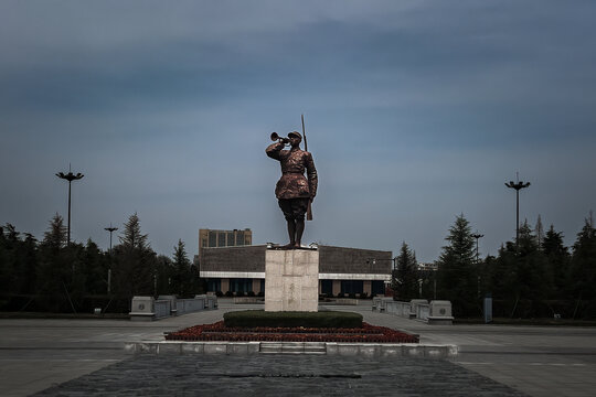 盐城新四军纪念馆广场战士雕像