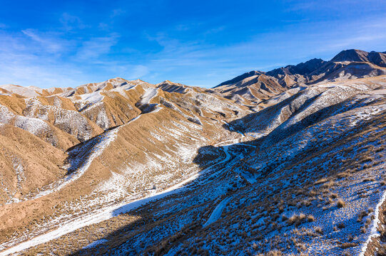 冬季牧场山谷沟壑