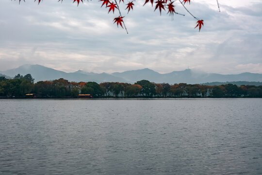 烟雨西湖