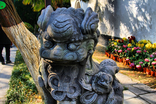 中式建筑石雕狮子