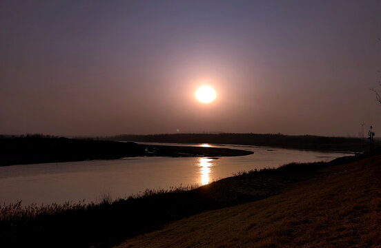 泾渭湿地夕阳