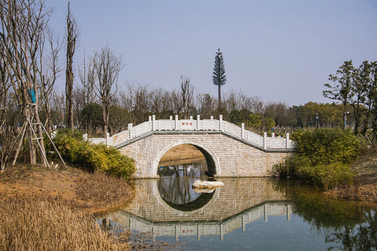 四川成都东安湖体育公园小桥