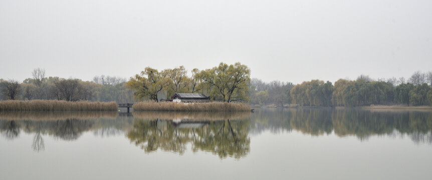 圆明园福海湖心岛与倒影