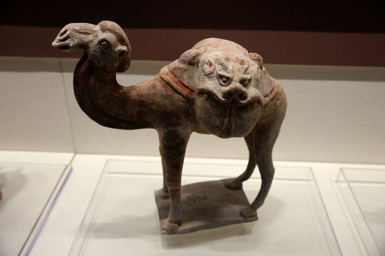 古代彩绘驼包骆驼