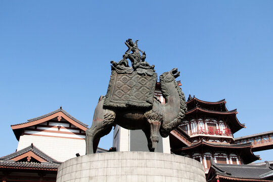 大唐西市丝路乐舞青铜组雕