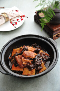 雞樅菌黑豆腐