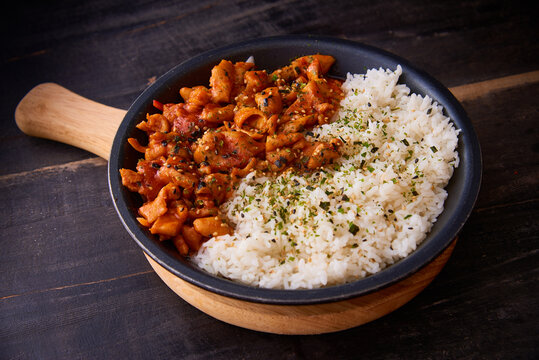 鸡腿肉拌饭