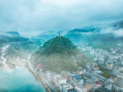 烟雨空蒙的江南山城水乡