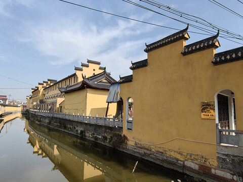 寺庙寺院黄墙