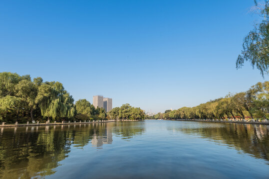 秋天中国辽宁抚顺劳动公园风景