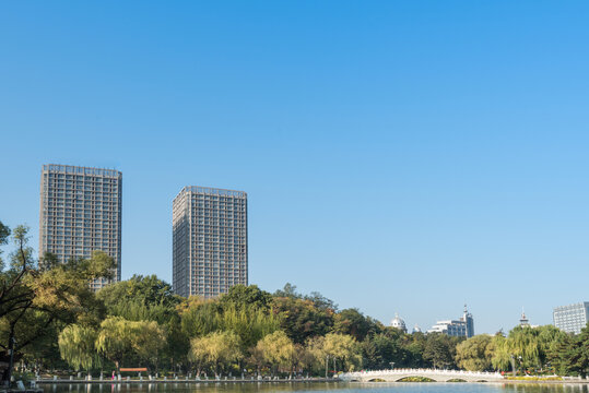 秋天中国辽宁抚顺劳动公园风景