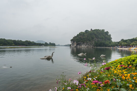 烟雨中的中国桂林象鼻山公园