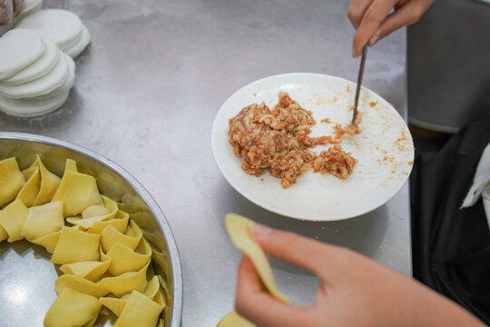 现包馄饨