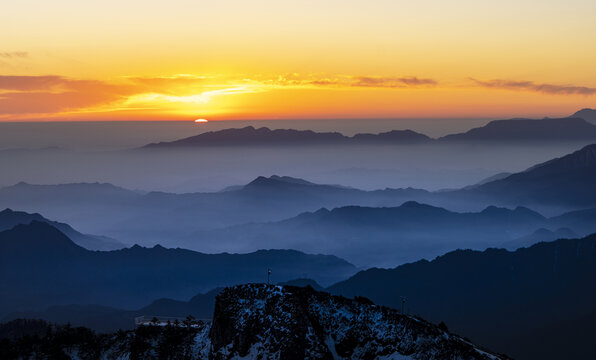 牛背山日出