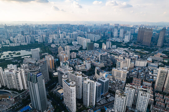 广西南宁金湖广场城市风光