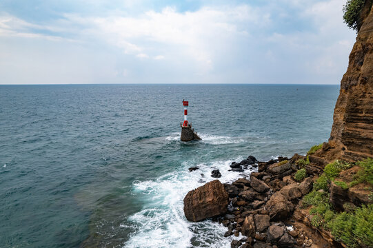 广西北海涠洲岛鳄鱼山灯塔航拍