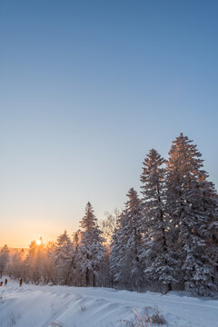 冬季长白山的雪地和雾凇