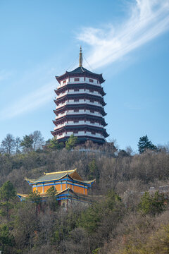 舒城万佛湖风景区的龙河古塔