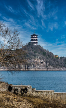 安徽万佛湖风景区的龙河古塔