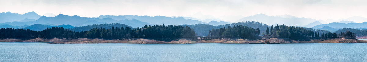 万佛湖水库对岸山脉全景