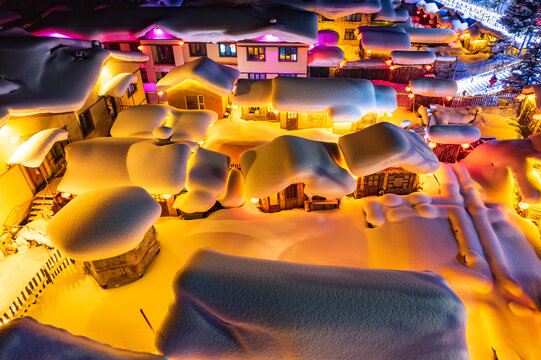 中国东北雪乡风景区夜景