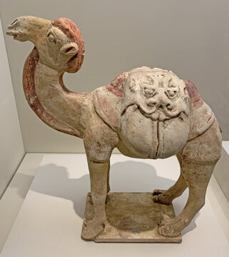唐代彩绘陶骆驼