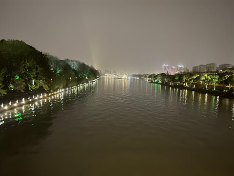 湖边夜景