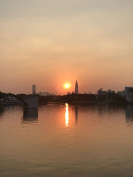 湖泊夕阳日落景色