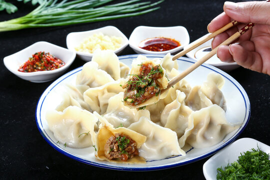 茴香猪肉水饺