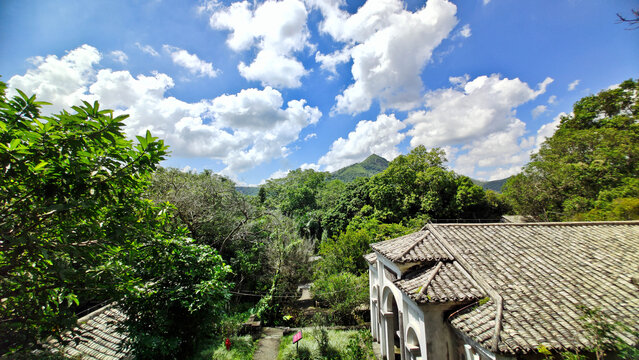 陆川谢鲁山庄湖隐轩