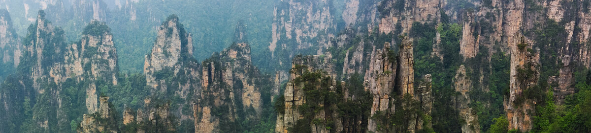 喀斯特地貌群山