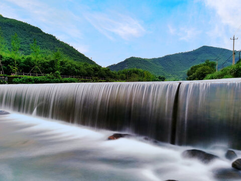 河道瀑布