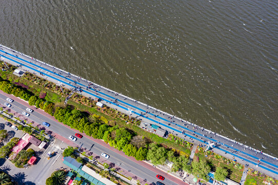 航拍云南昆明滇池海埂大坝平台